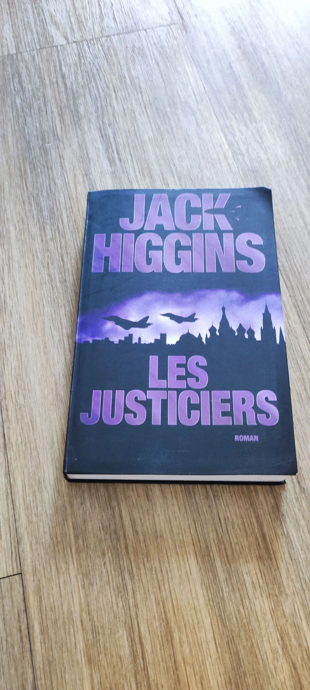 📚 Livre "Les Justiciers" — Jack Higgins (Édition reliée) ✈️